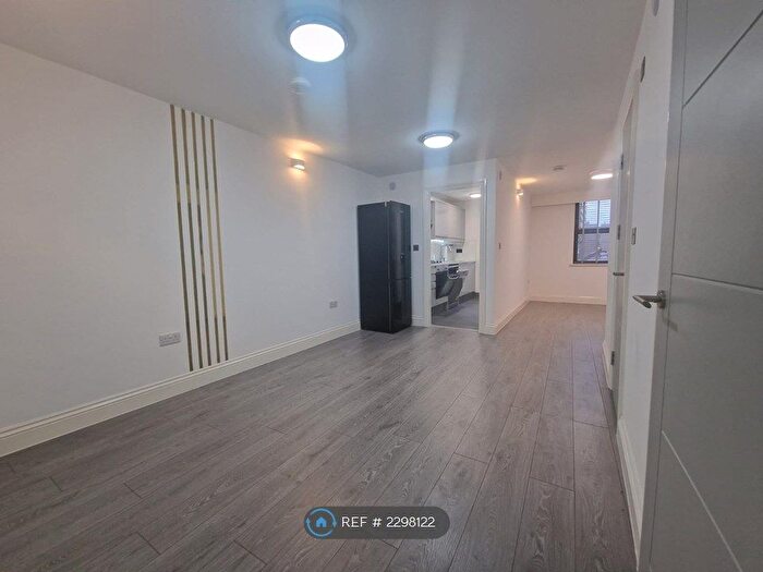 1 Bedroom Flat To Rent In Voss Street, London, E2