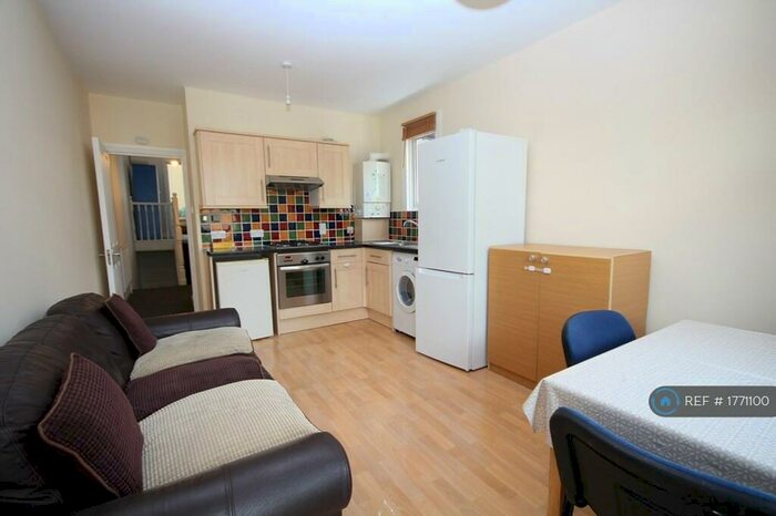 2 Bedroom Flat To Rent In Litchfield Gardens, London, NW10