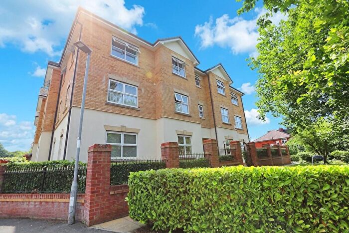 2 Bedroom Flat To Rent In Hampstead Drive, Whitefield, M45