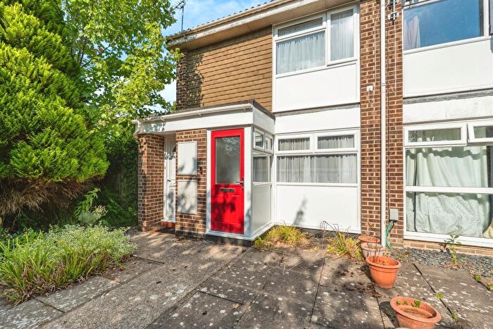2 Bedroom Maisonette For Sale In Mortimer Way, North Baddesley, Southampton, SO52
