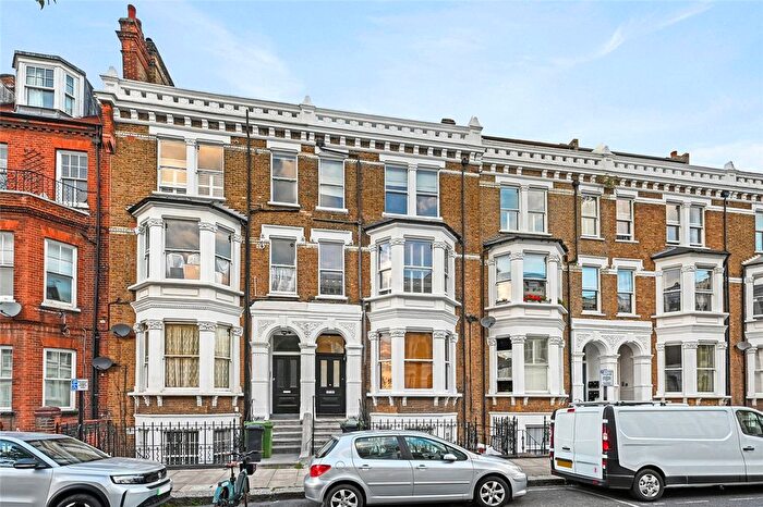 2 Bedroom Flat For Sale In Bolingbroke Road, Brook Green, London, W14