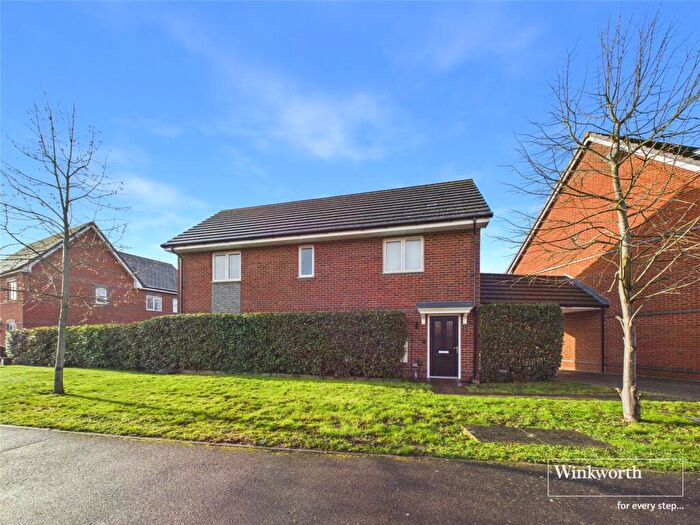 2 Bedroom Detached House For Sale In Fullbrook Avenue, Spencers Wood, Reading, Berkshire, RG7