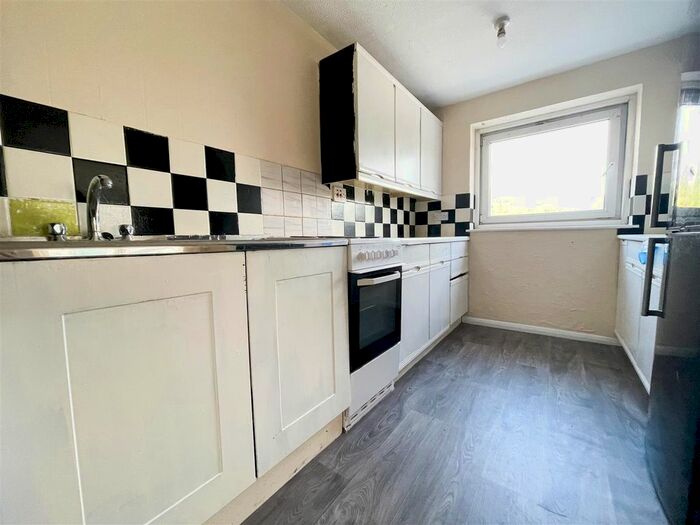 2 Bedroom Flat To Rent In George Crooks House, New Road, Grays, RM17