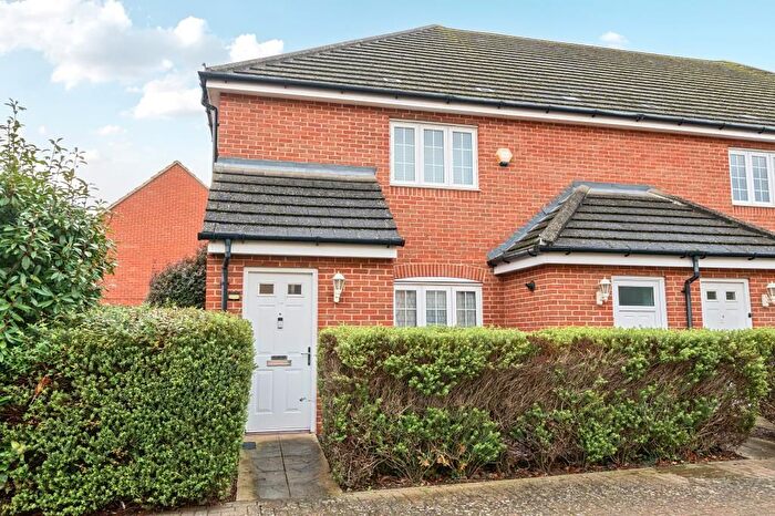 2 Bedroom Maisonette For Sale In Hancock Close, Aylesbury, HP21