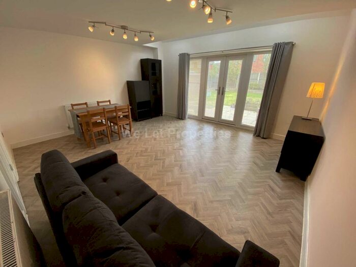 3 Bedroom House To Rent In Gunson Street, Manchester, M40