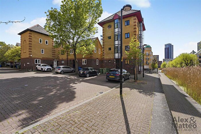 5 Bedroom Property To Rent In Middleton Drive, Canada Water, SE16