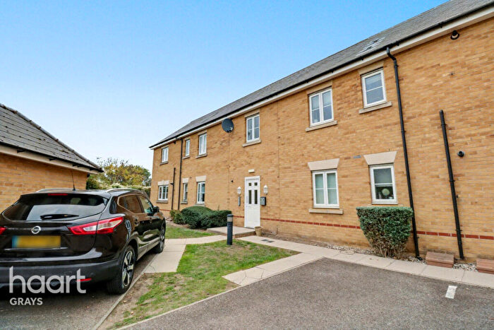 3 Bedroom Flat For Sale In Brandon Close, Grays, RM16