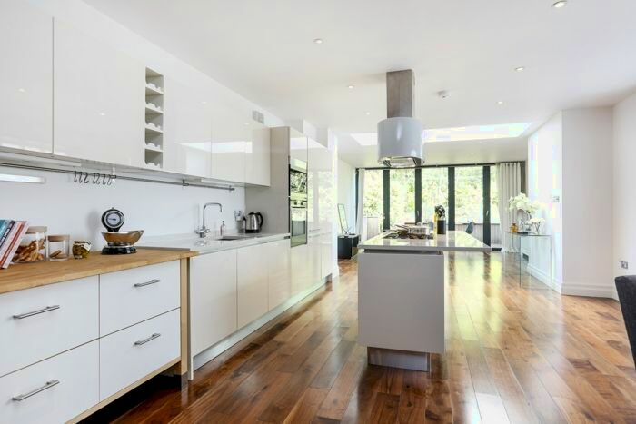 3 Bedroom Flat To Rent In Wimbledon Park Side, London, SW19