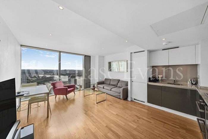 1 Bedroom Flat To Rent In Landmark West Tower, Marsh Wall, Canary Wharf, London, E14