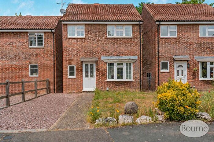 3 Bedroom Detached House For Sale In Scotland Farm Road, Ash Vale, Surrey, GU12