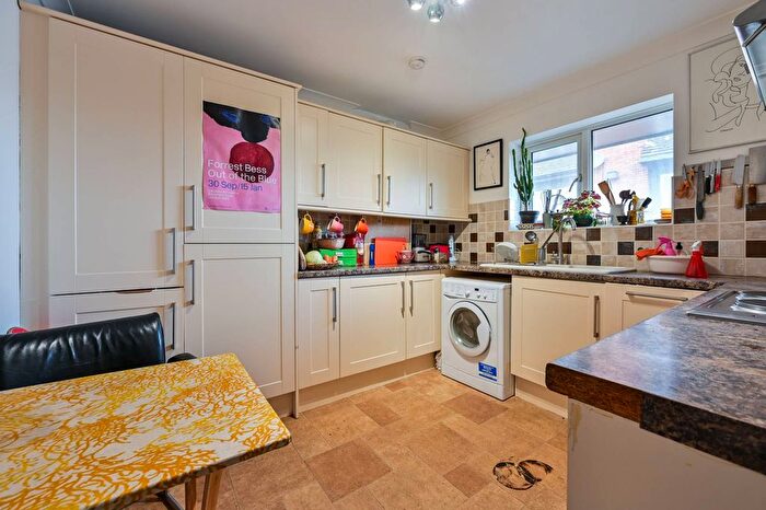 1 Bedroom Flat For Sale In Peckham Rye, Peckham, London, SE15