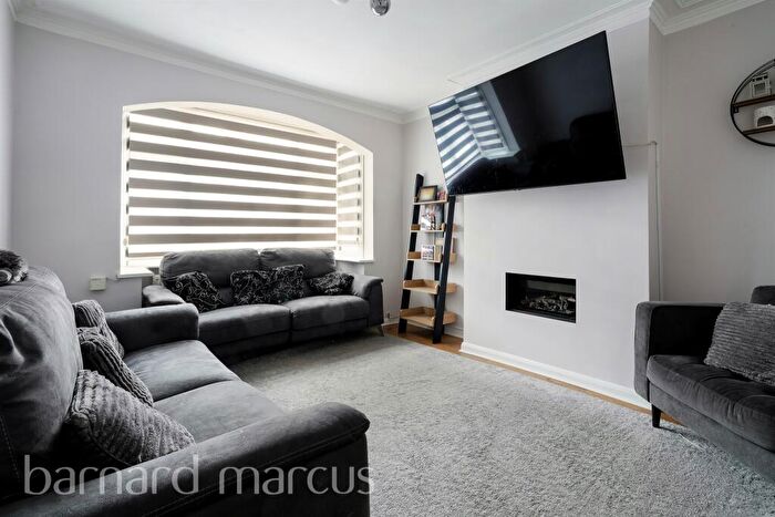 3 Bedroom Terraced House For Sale In Rosecourt Road, Croydon, CR0