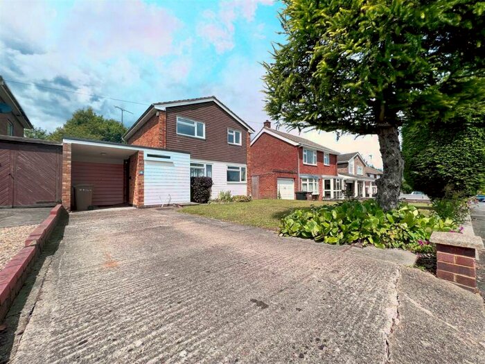 3 Bedroom Detached House To Rent In Emerald Road, Luton, LU4