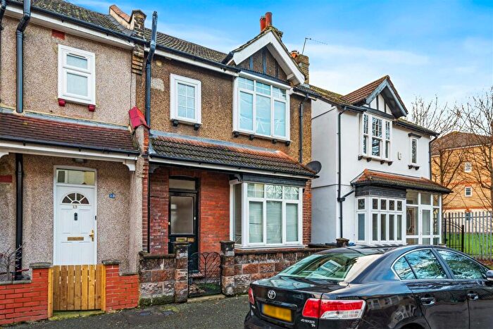 3 Bedroom Semi Detached House For Sale In Windermere Road, Croydon, CR0