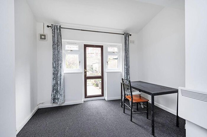 Studio To Rent In Bodney Road, Clapton, London, E8