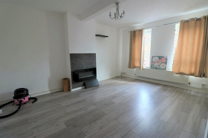 4 Bedroom Maisonette To Rent In Lodge Avenue, Dagenham, Essex, RM9