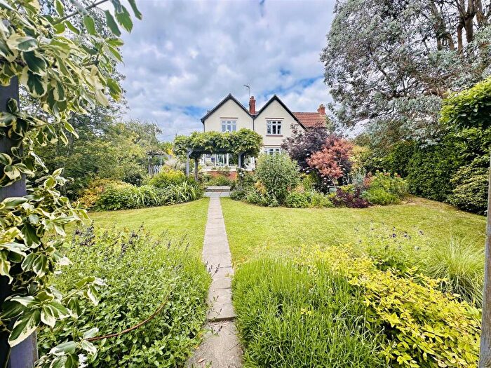 4 Bedroom House For Sale In Sharpham Road, Cheddar, BS27