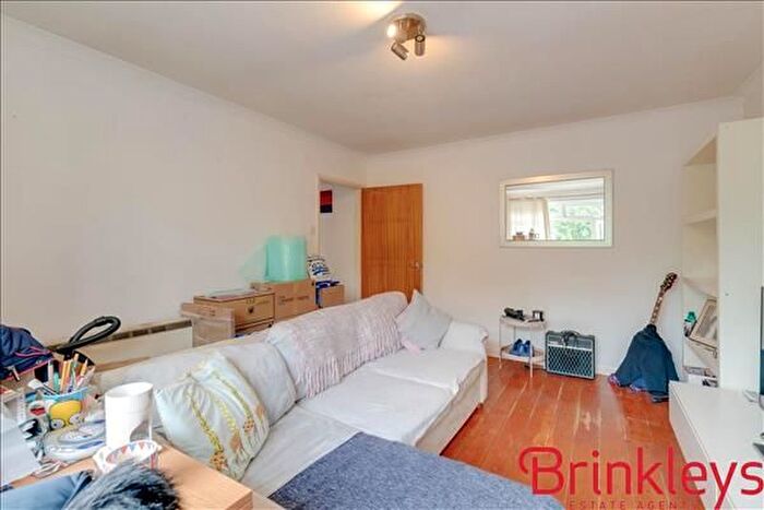 1 Bedroom Flat To Rent In Gwynne Court, Raynes Park, SW20