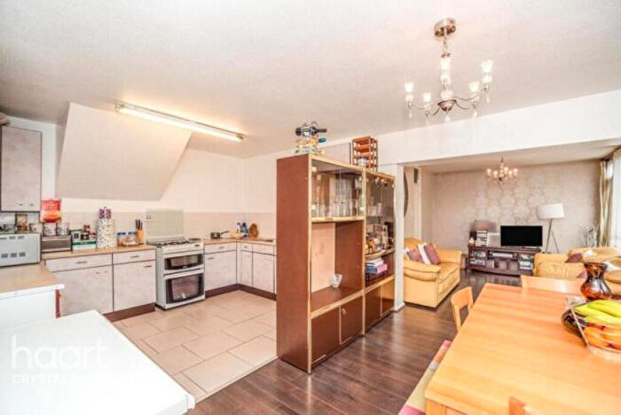 7 Bedroom Maisonette For Sale In Daniel Gardens, London, SE15