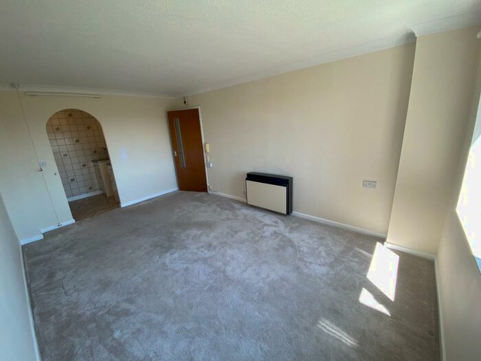 1 Bedroom Apartment To Rent In Hulbert Road, Waterlooville, PO7