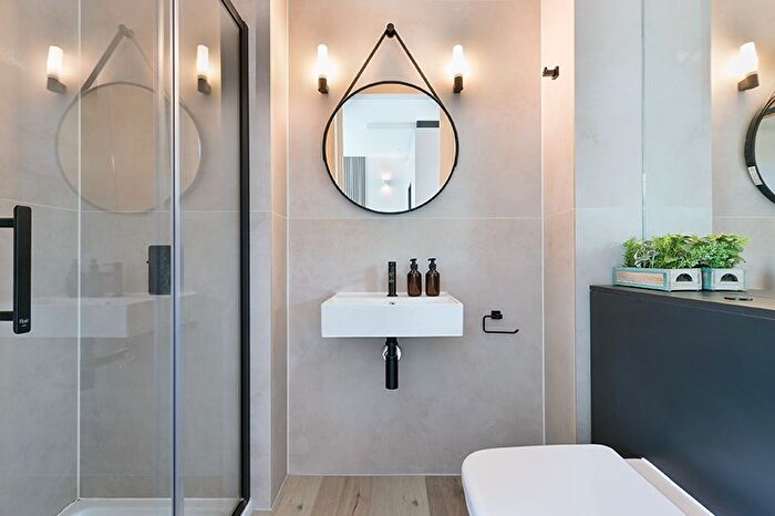 Studio To Rent In Greenhill Way, Harrow, HA1