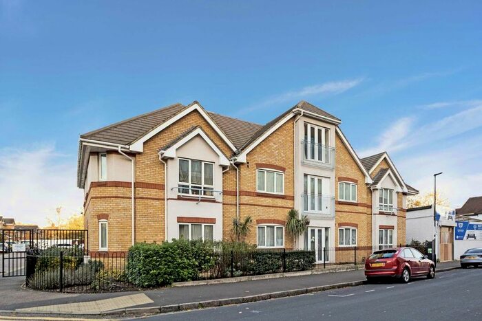 2 Bedroom Flat To Rent In Dominion Close, Hounslow, TW3