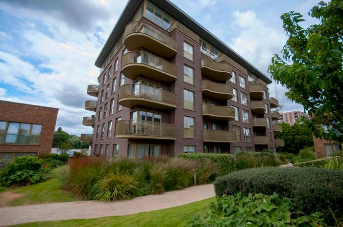 3 Bedroom Flat To Rent In Flat, London, SE3