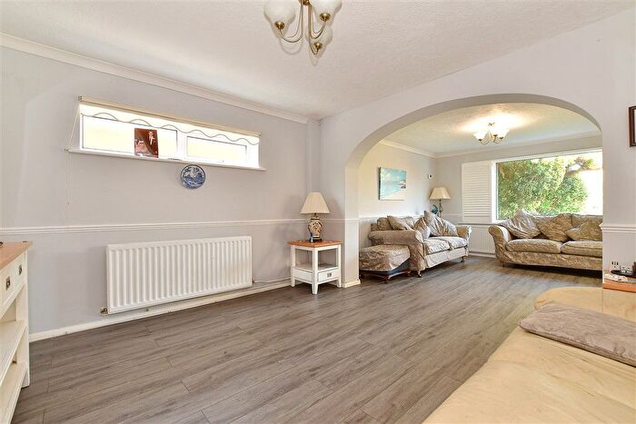 3 Bedroom Detached Bungalow For Sale In Queens Road, Littlestone, Kent, TN28