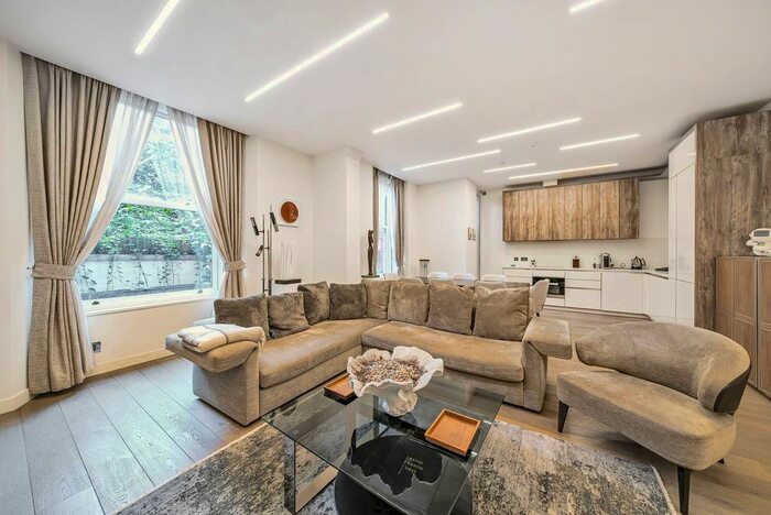 2 Bedroom Flat To Rent In Wellington Court, Knightsbridge, London, SW1X