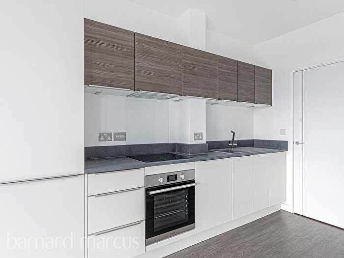 1 Bedroom Apartment To Rent In - High Road, London, N20