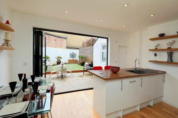4 Bedroom Terraced House For Sale In Armoury Way, Wandsworth Town, London, SW18