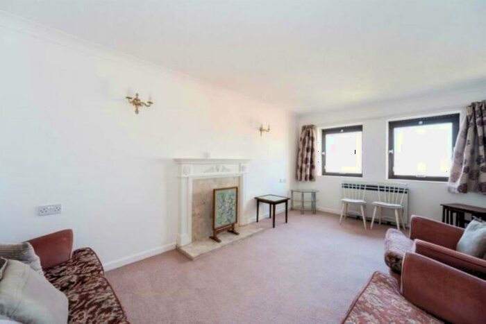 1 Bedroom Apartment For Sale In Clarence Parade, Southsea, PO5