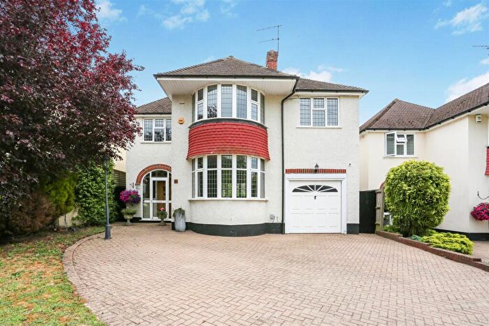4 Bedroom Detached House For Sale In Arundel Avenue, Ewell, KT17