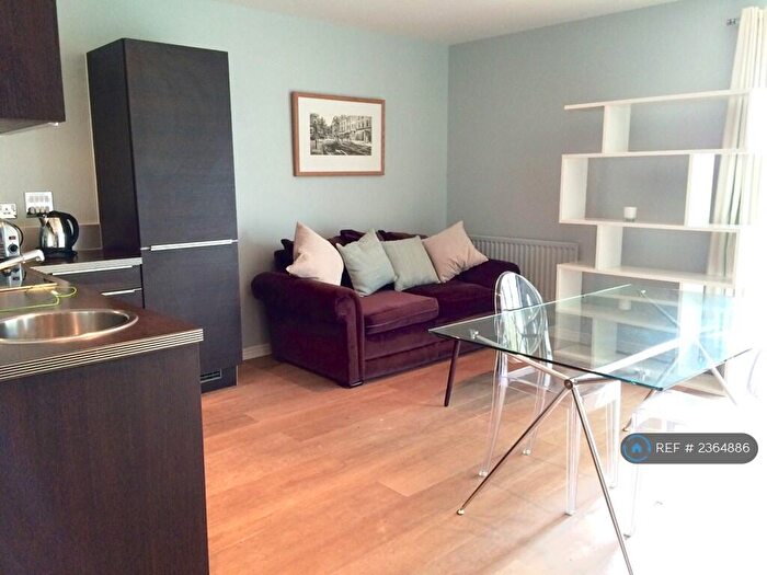 Studio To Rent In Camden, London, NW1