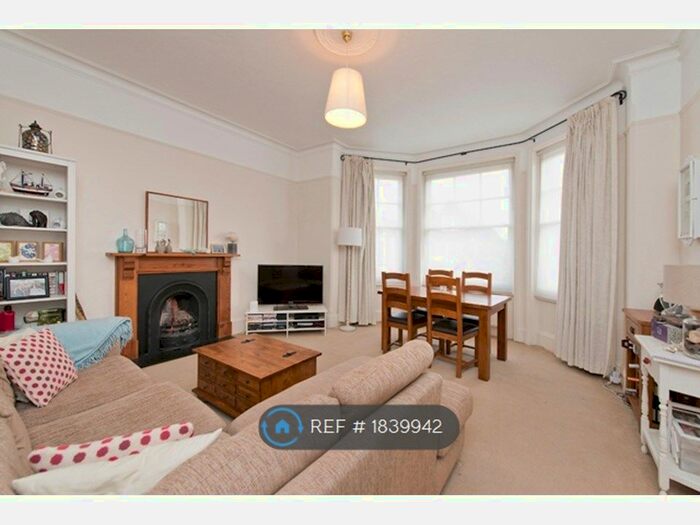 3 Bedroom Flat To Rent In Dealtry Road, London, SW15