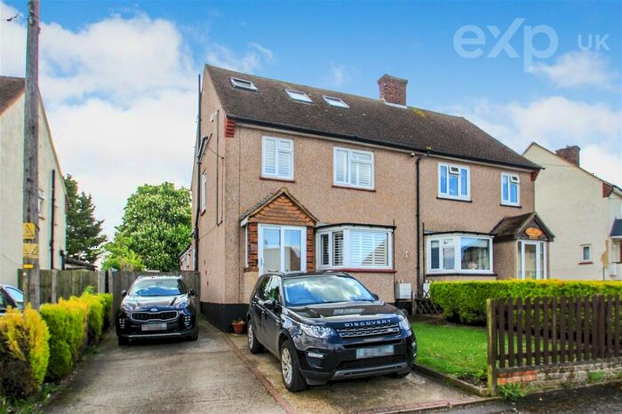 4 Bedroom Semi-Detached House For Sale In Saxon Place, Horton Kirby, DA4