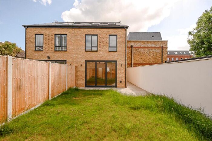 4 Bedroom House To Rent In Lime Court, Lime Grove, KT3