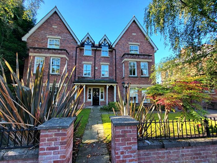 2 Bedroom Flat For Sale In Parsonage Road, Heaton Moor, Stockport, SK4