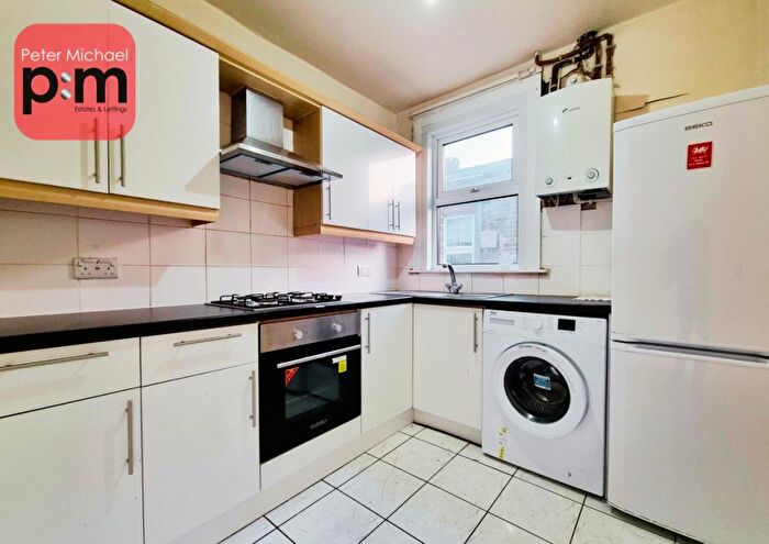 2 Bedroom Flat To Rent In Devonshire Road, Palmers Green, N13