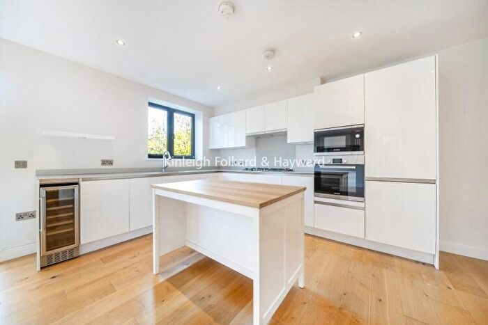 2 Bedroom Apartment To Rent In Bickley Park Road Bromley, BR1
