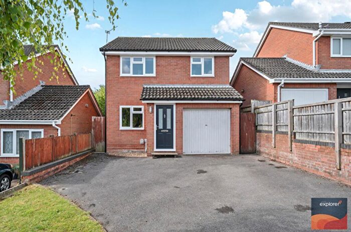 3 Bedroom Detached House For Sale In Bramdown Heights, Hatch Warren, RG22