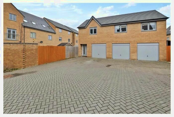 2 Bedroom Detached House To Rent In Hazel Mead, Dunstable, LU5