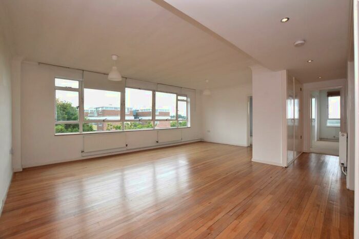 2 Bedroom Flat To Rent In Lymer Avenue London, SE19