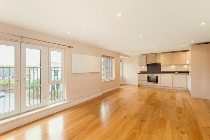 2 Bedroom Flat To Rent In Church Street Rudgwick, RH12