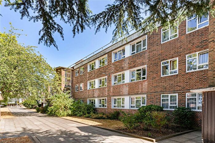 4 Bedroom Flat For Sale In Thornton Gardens, London, SW12