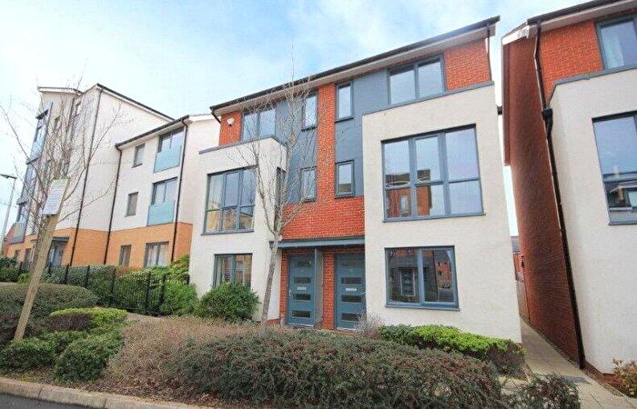 4 Bedroom Semi Detached House To Rent In Midgham Way, Reading, Berkshire, RG2