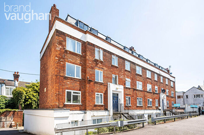 2 Bedroom Flat To Rent In Devonian Court, Park Crescent Place, Brighton, East Sussex, BN2