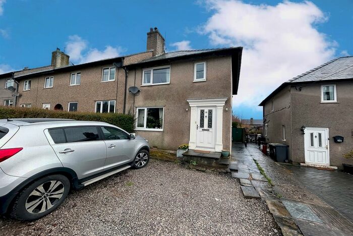 3 Bedroom End Of Terrace House For Sale In Meadow Avenue, Peak Dale, Buxton, SK17