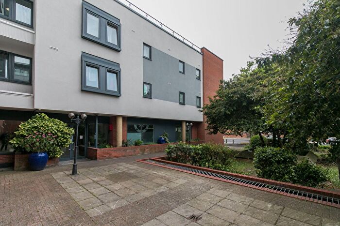 2 Bedroom Flat To Rent In London Road, London, SW16