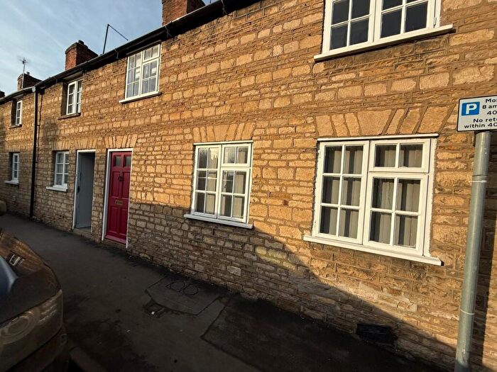 3 Bedroom Terraced House For Sale In West Street, Bourne, PE10